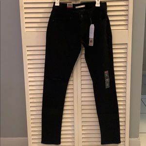 NWT Levi’s 524 Skinny Jeans in Black